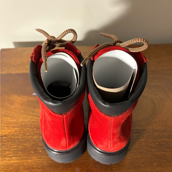 La Canadienne Halsey Suede Bootie, size 6 - Picture 7 of 12